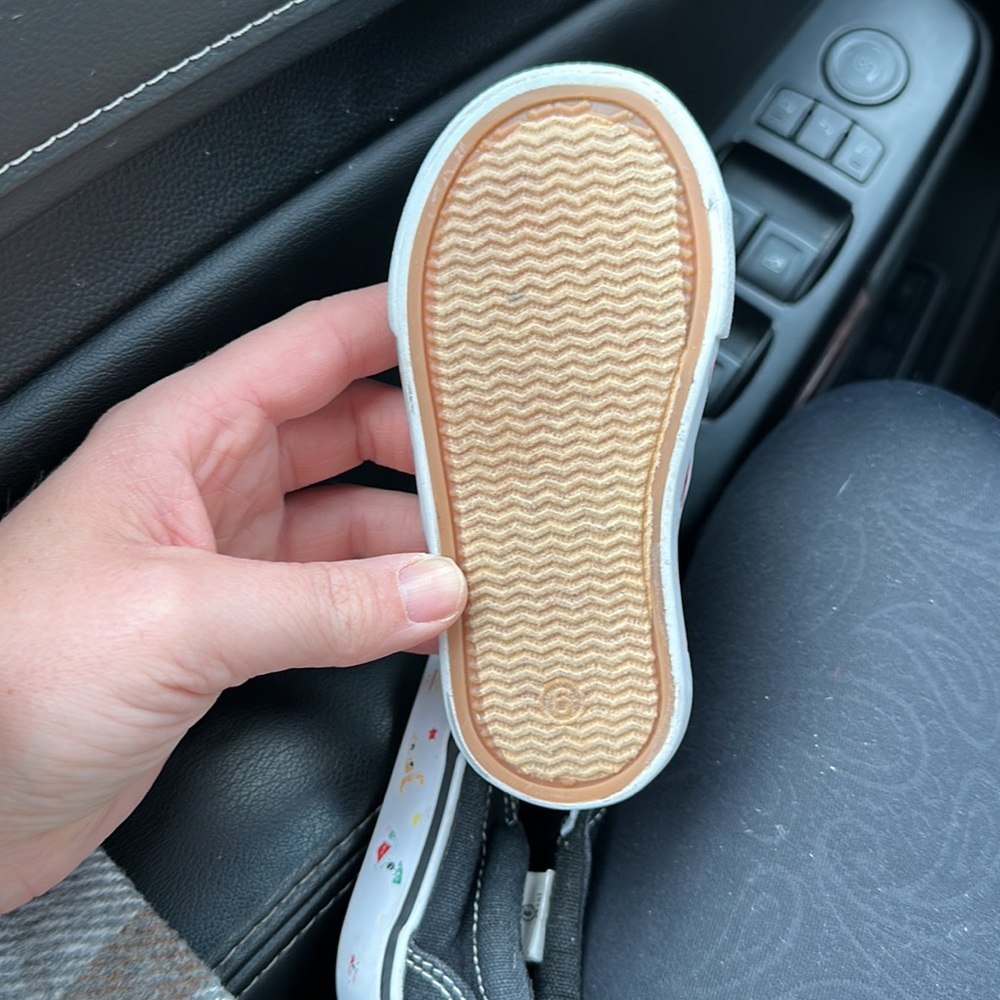 Toddler 6 slip on. - Picture 2 of 2